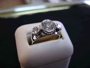 Ring with 3 Diamonds