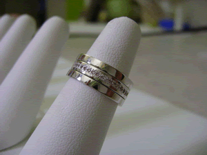 Tri-band ring w/ pink diamonds